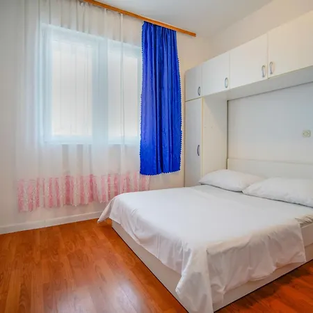 Lägenhet Zora-4 By Interhome Lopar