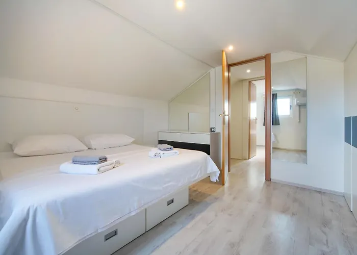 Zora-4 By Interhome *